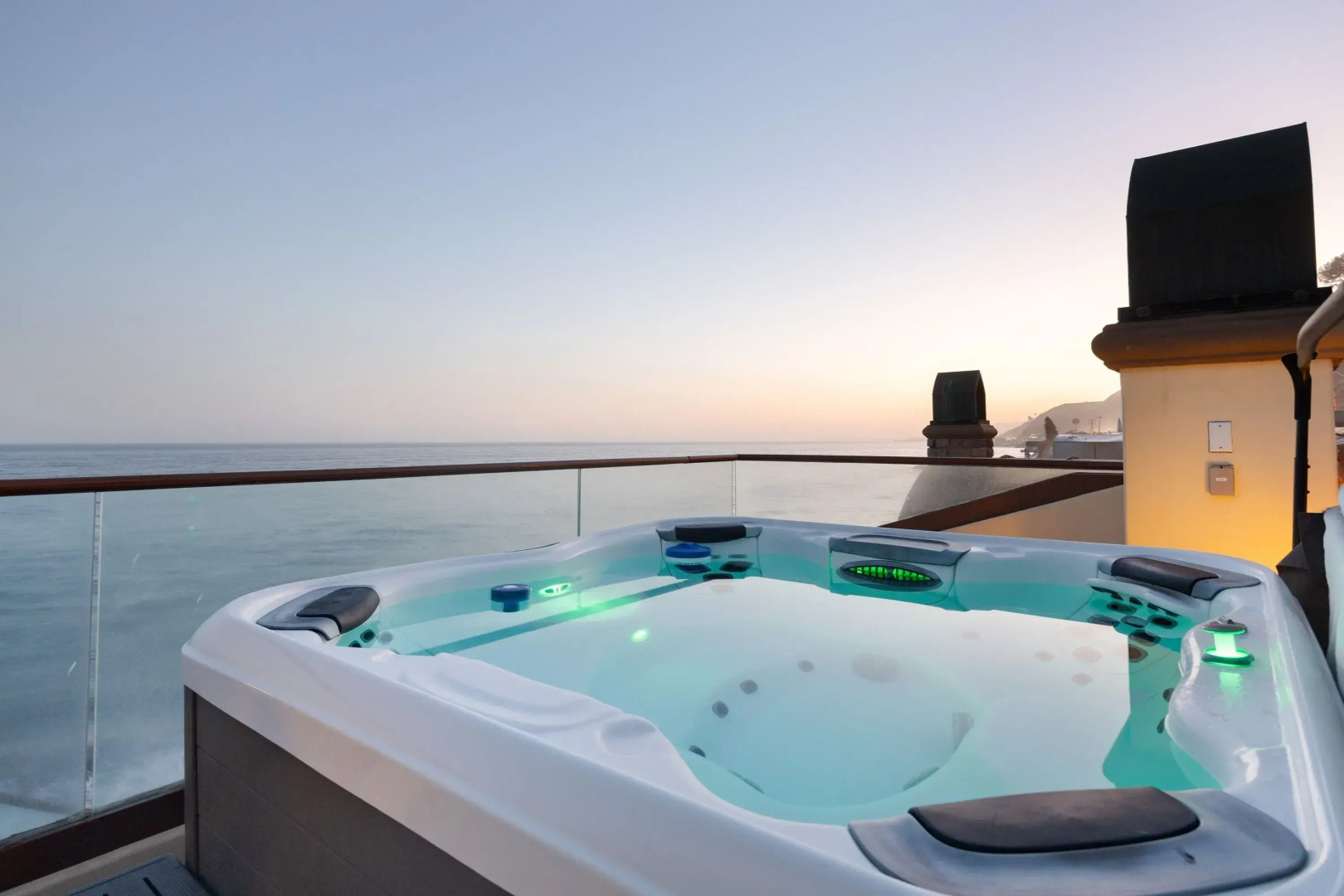 Malibu Beach House Bliss by Avantstay Beachfront + Private Beach Access