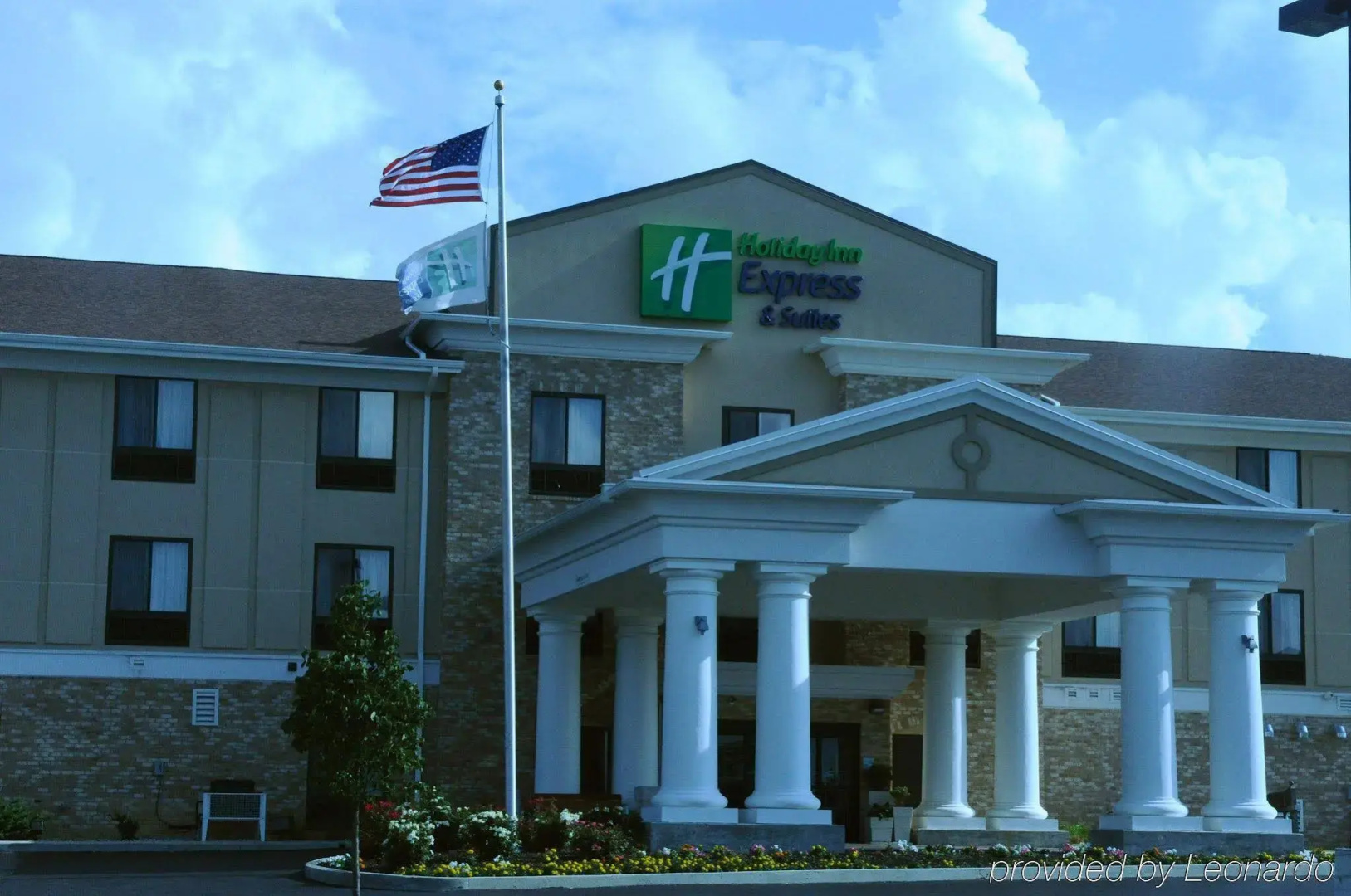 Holiday Inn Express & Suites Greenfield by IHG