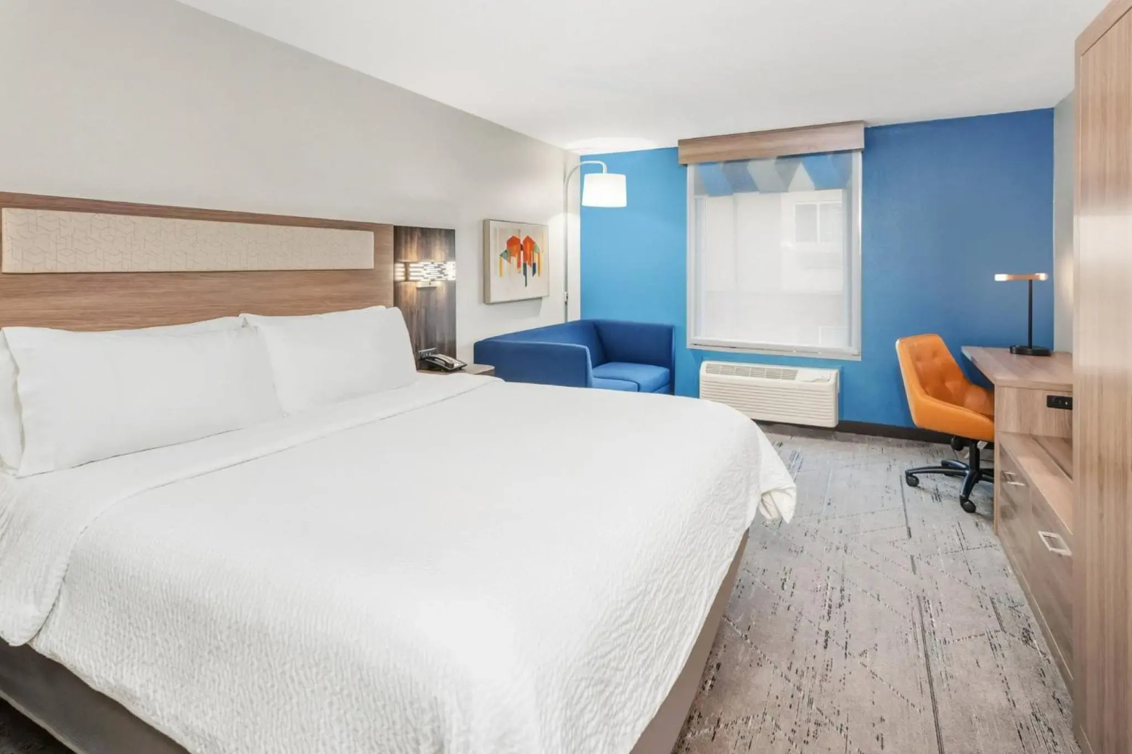 Holiday Inn Express & Suites Bloomington - Normal by IHG