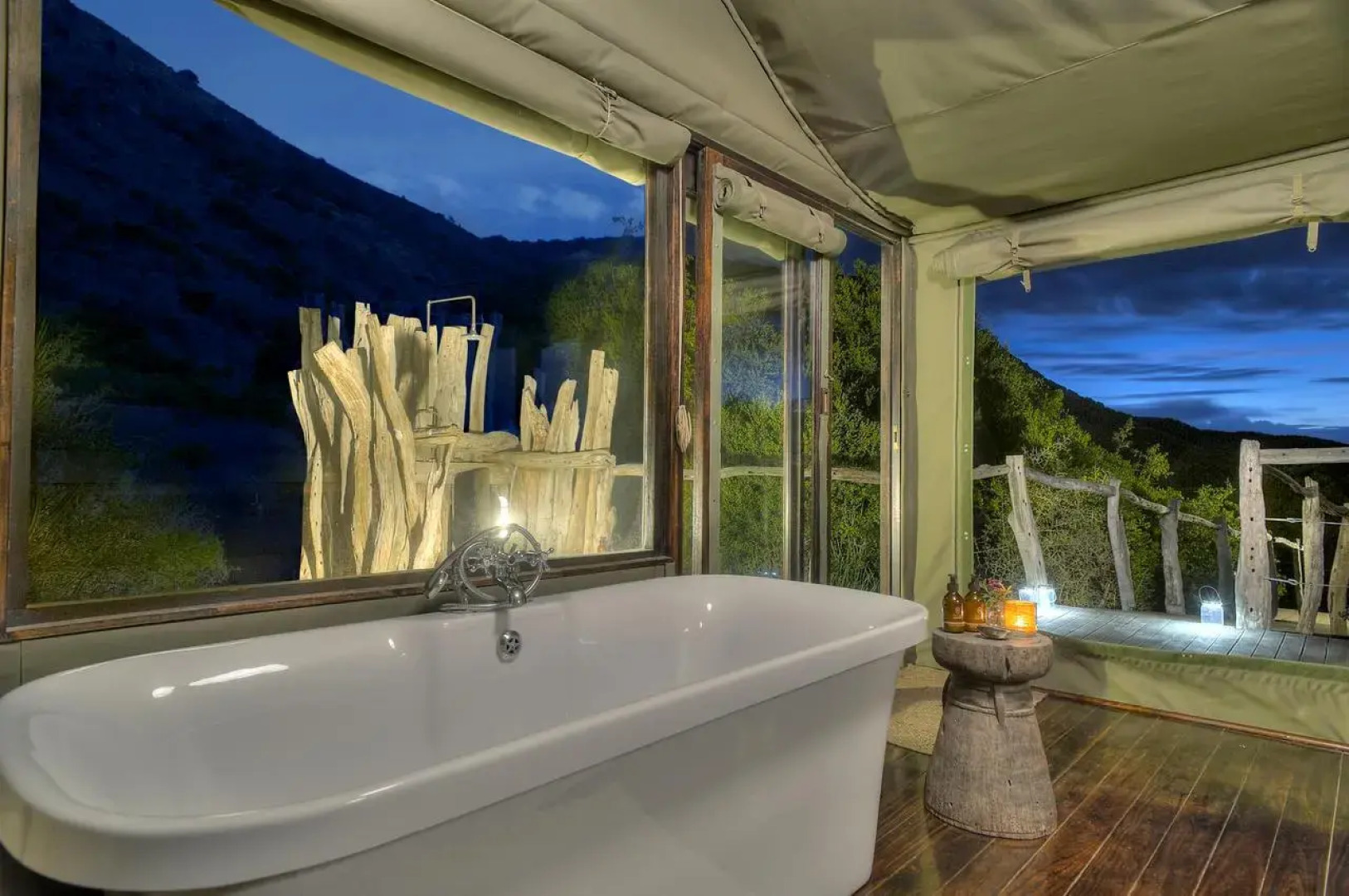 HillsNek Safari Camp - Amakhala Game Reserve