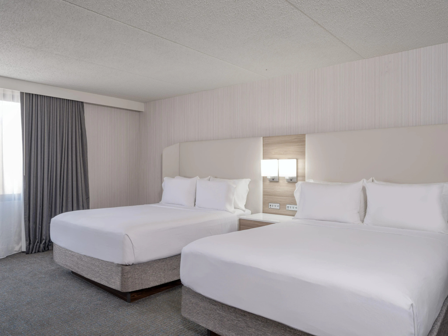 Crowne Plaza Indianapolis-Airport by IHG