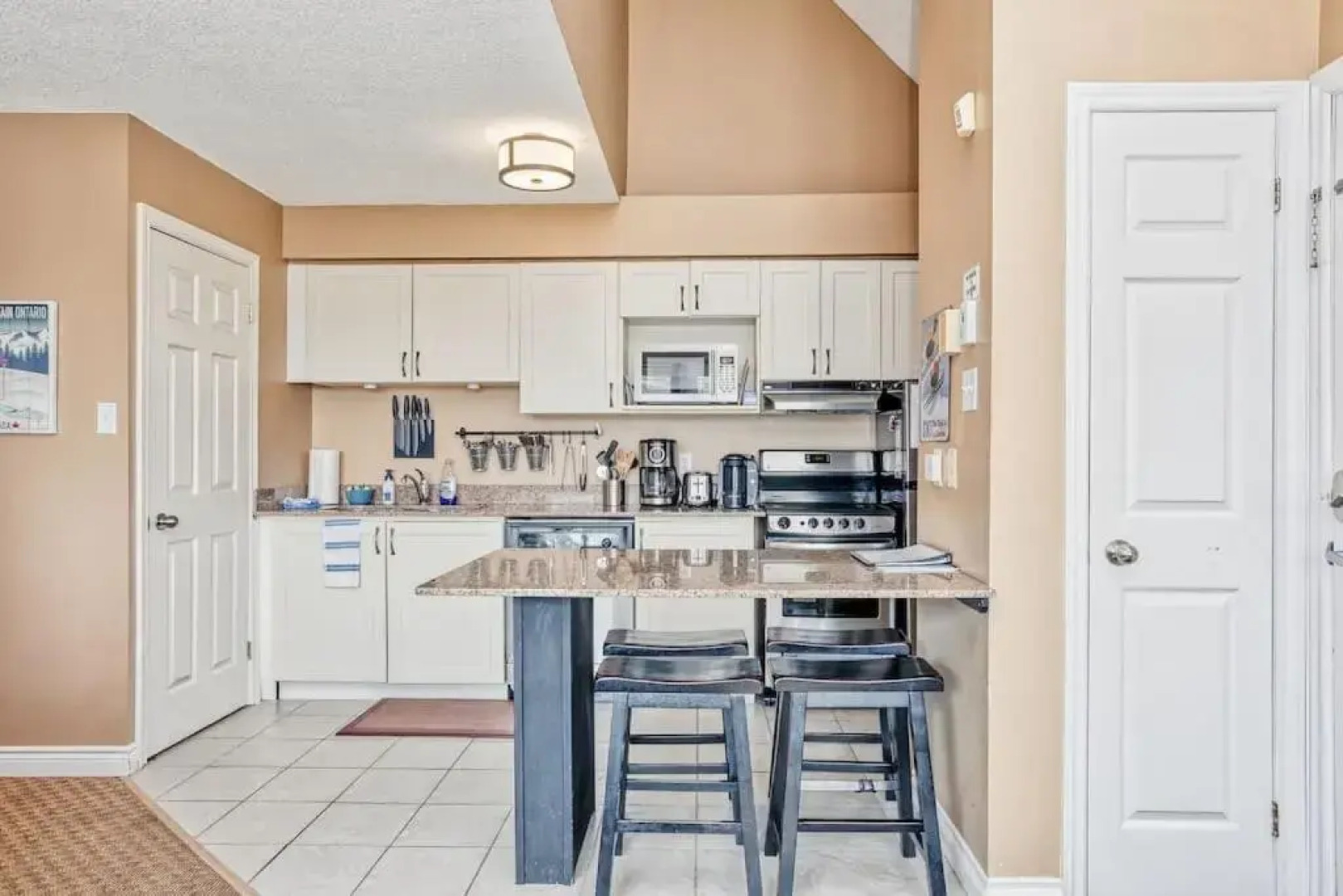 Mountainside 2 bed 2 bath with laundry 79249