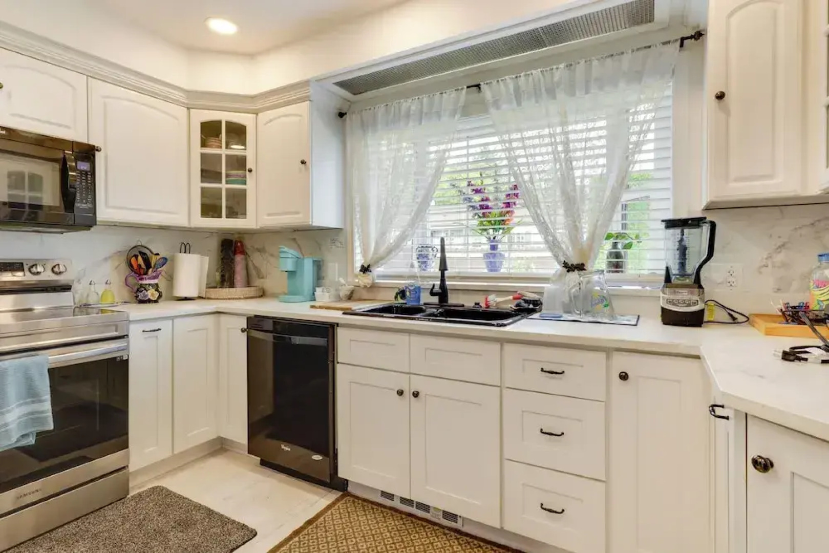 Salem Getaway w/ Hot Tub Near Parks & Boating!