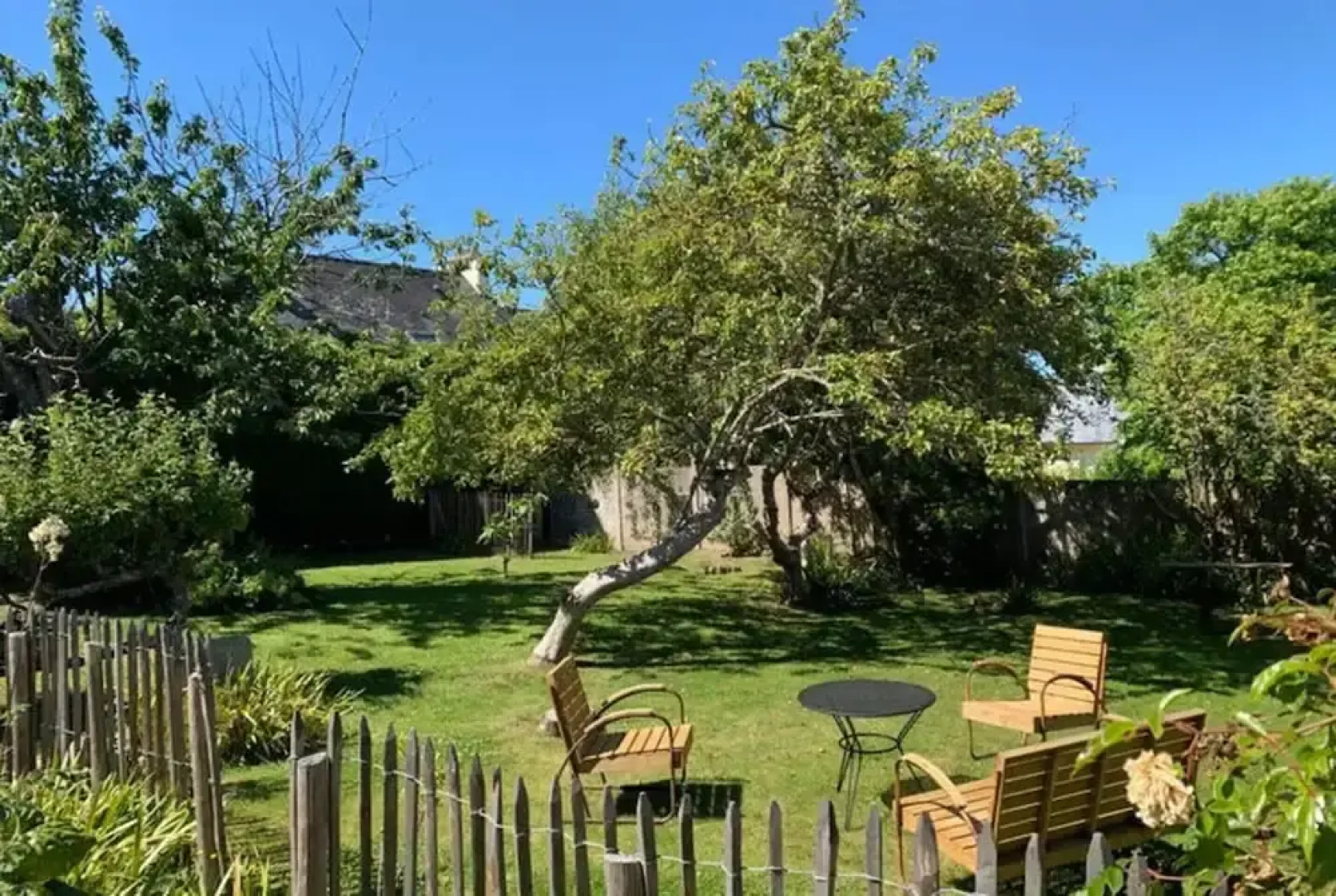 4 Family Home, Walking Distance to the Beach