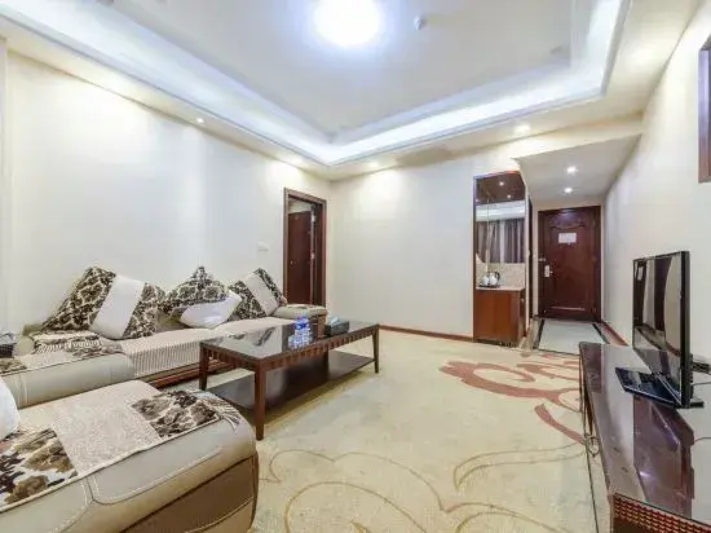 Yangjiang Yintai Hotel (Baili Plaza Branch)