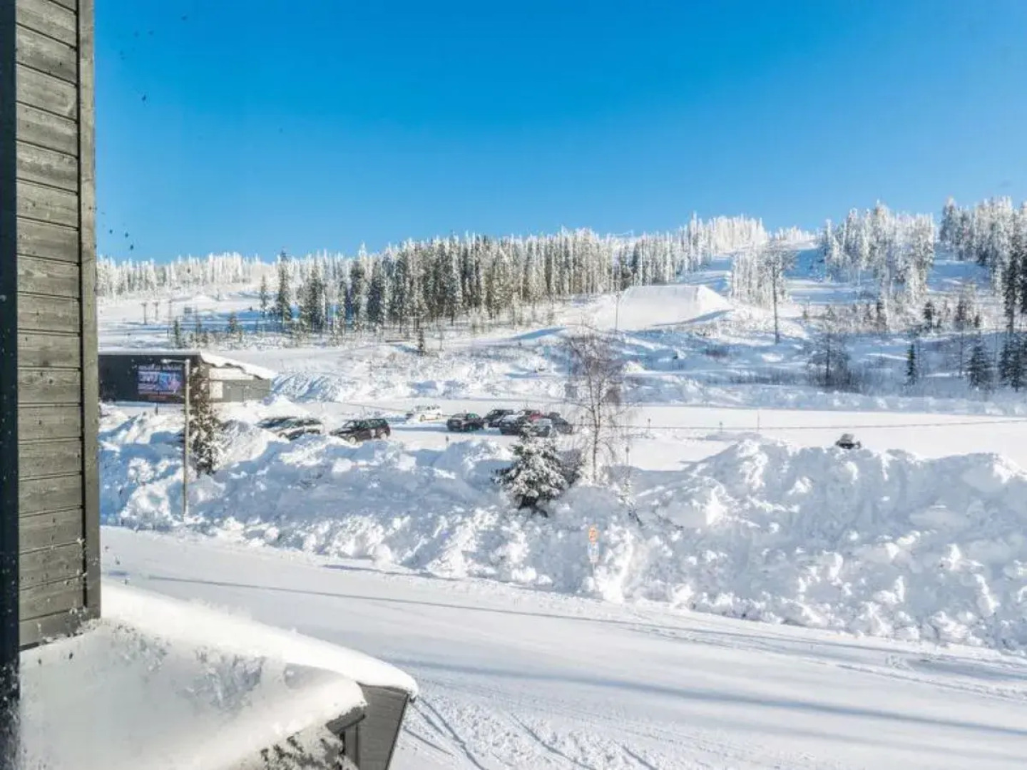 Skivillas 61 ukkohalla (b4)