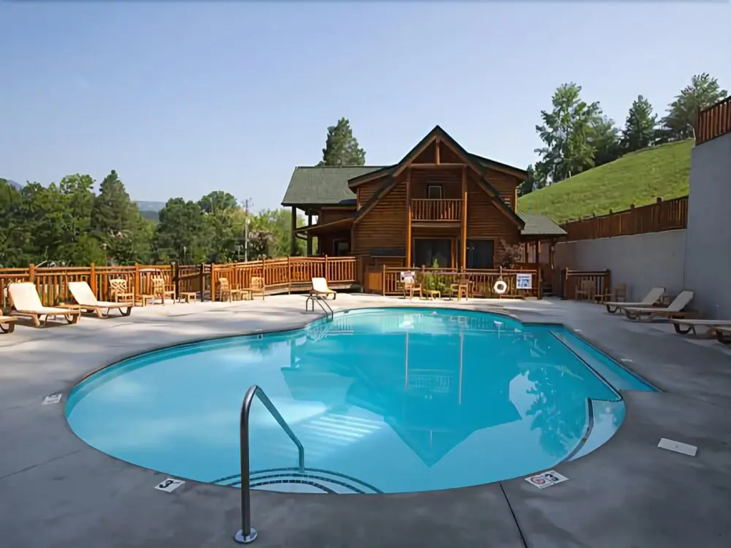 Knockin' On Heaven's Door - 5 Br cabin by RedAwning