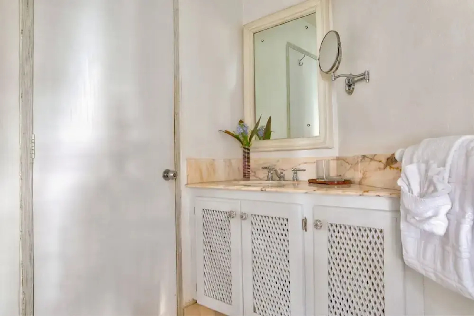 Waverly One by Blue Sky Luxury