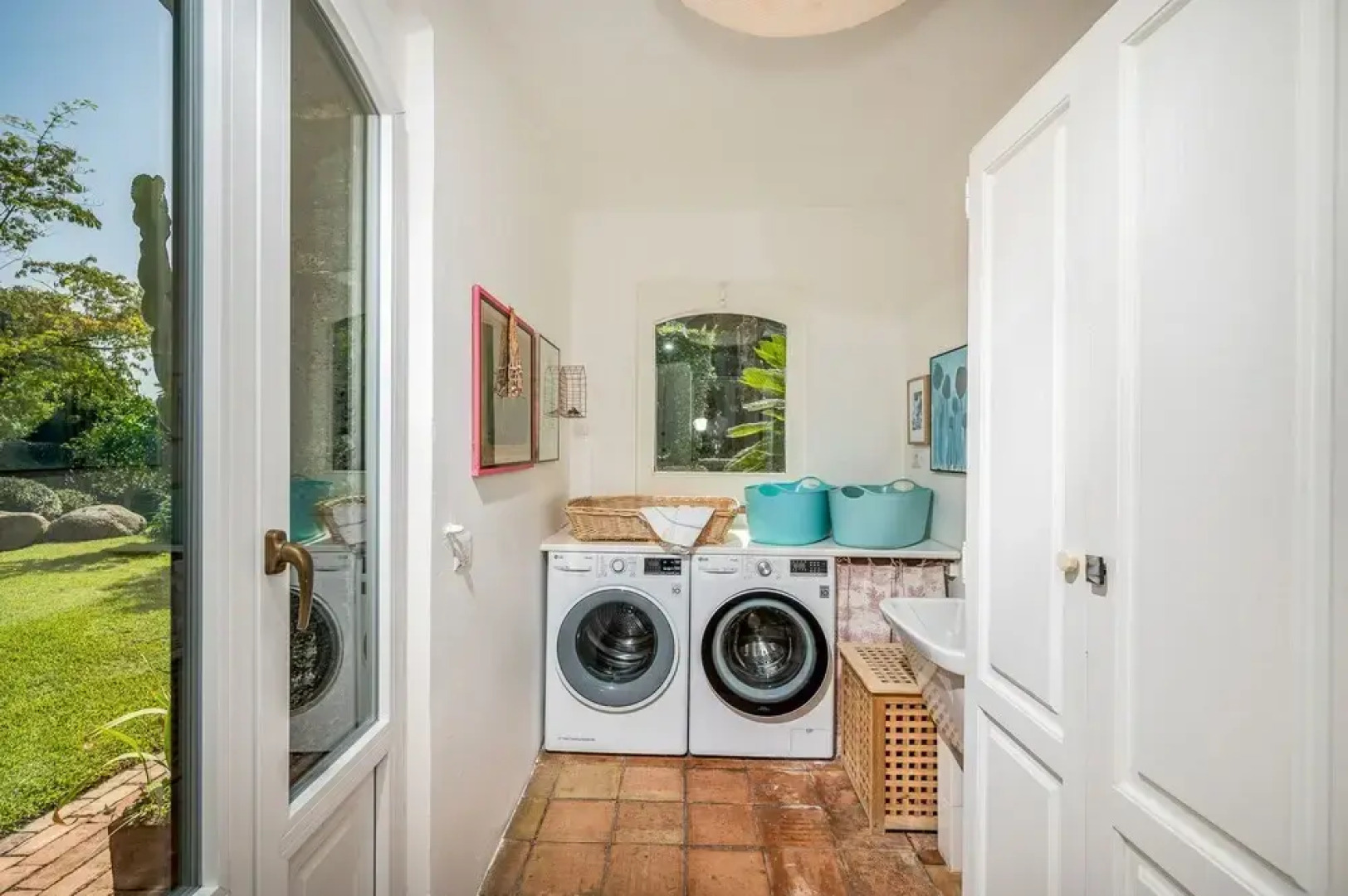 Linera 10 Emma Villas