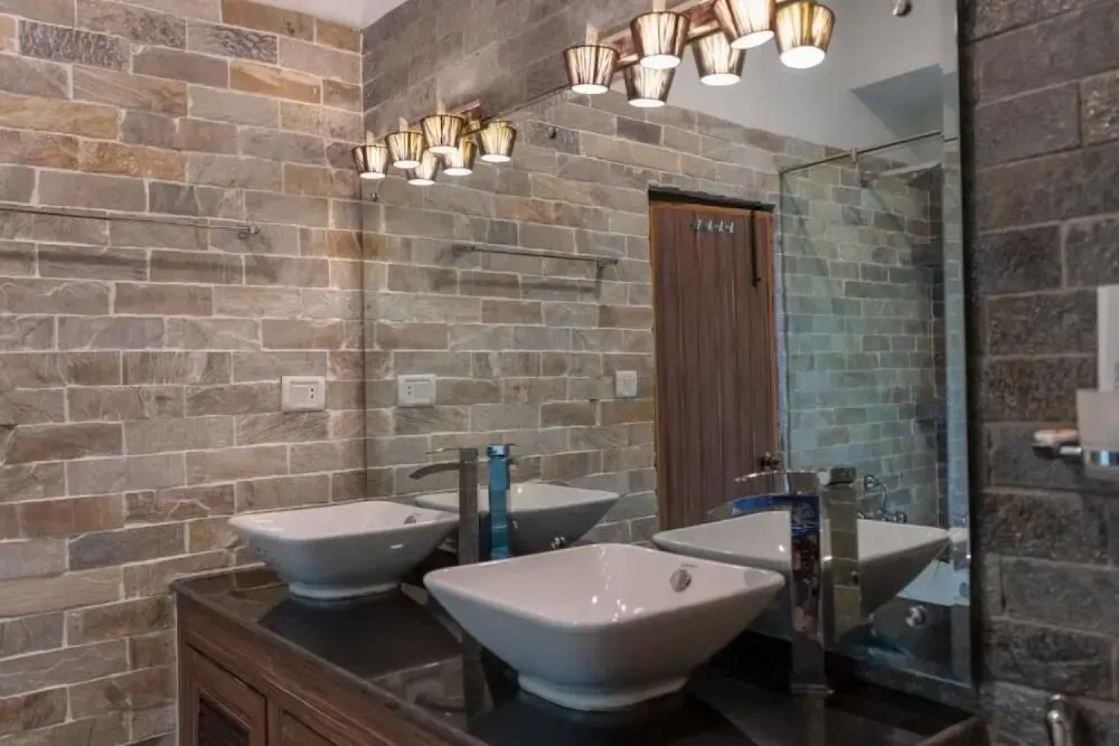 Serene Highway Resort