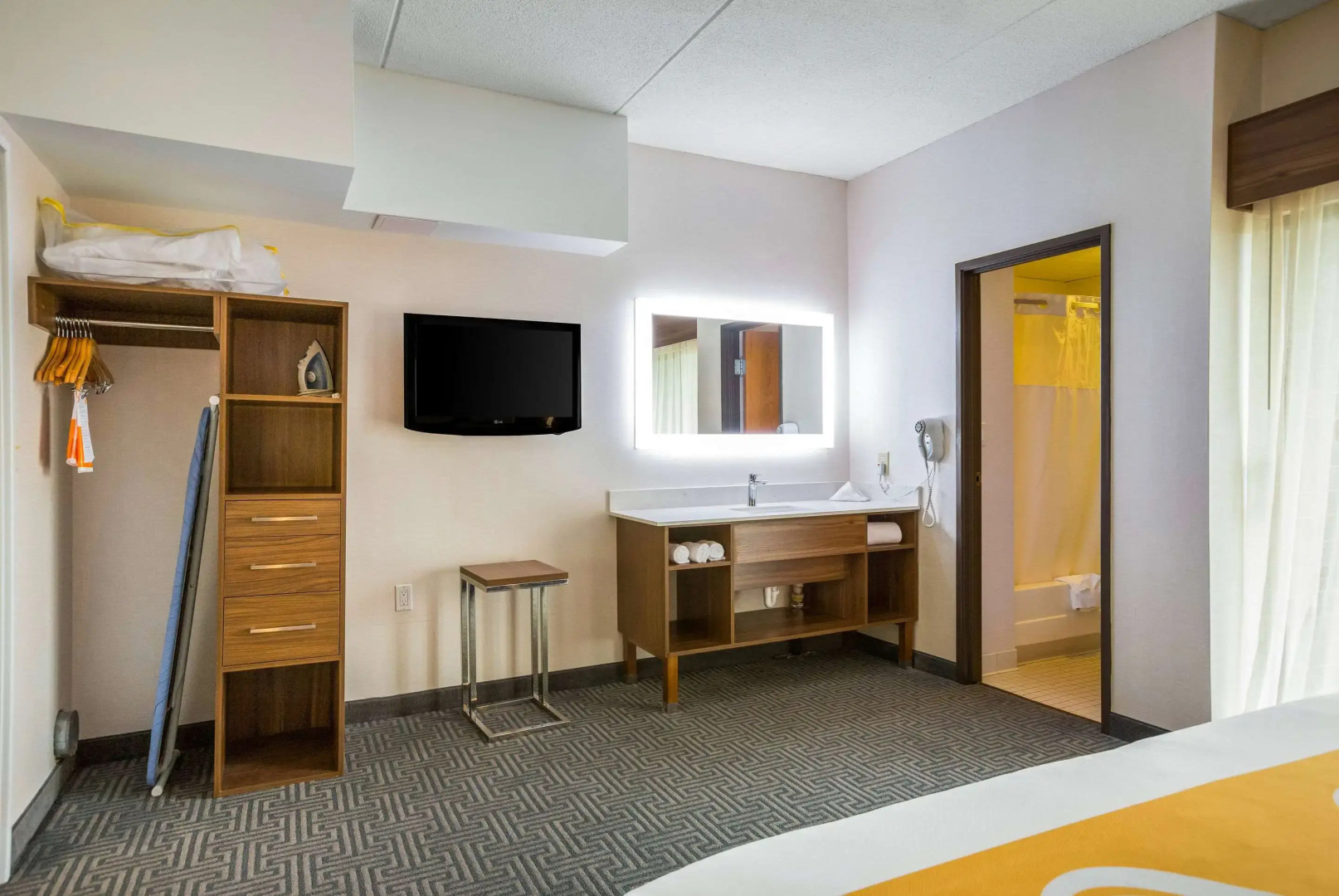 Quality Suites Lansing West