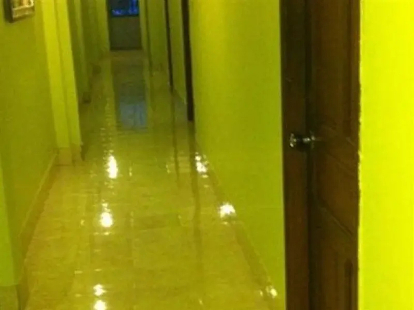 Pra-Tna Guest House and Coffee