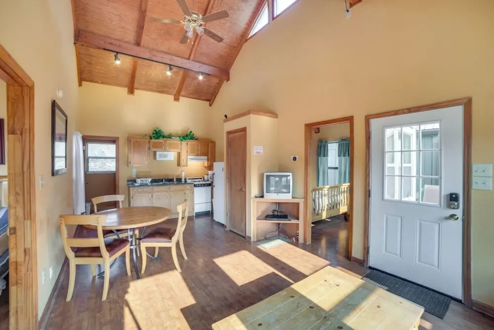 Rustic Reliance Cabin: Fly Fish the Hiwassee River