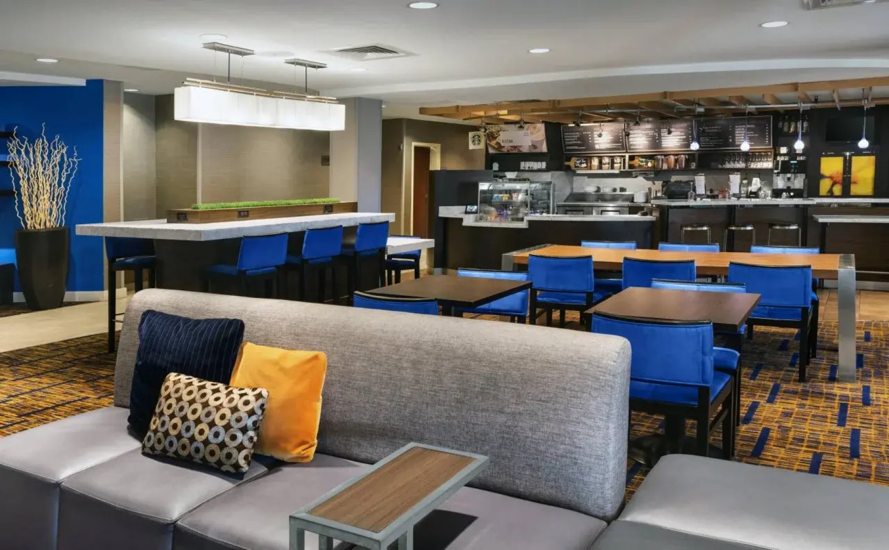 Courtyard by Marriott Portland Airport