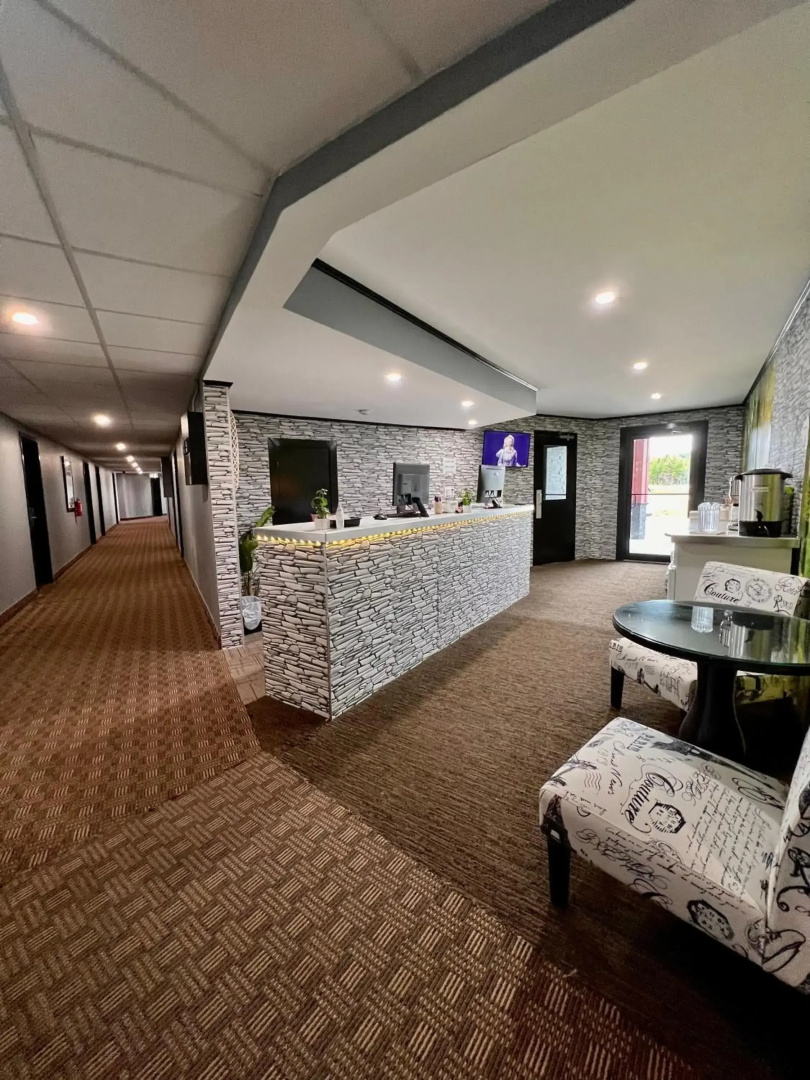HWY 17 Hotel