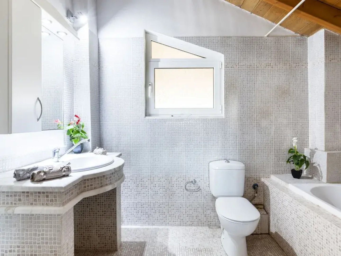 Pleasant Holiday Home in Chalcis With Garden