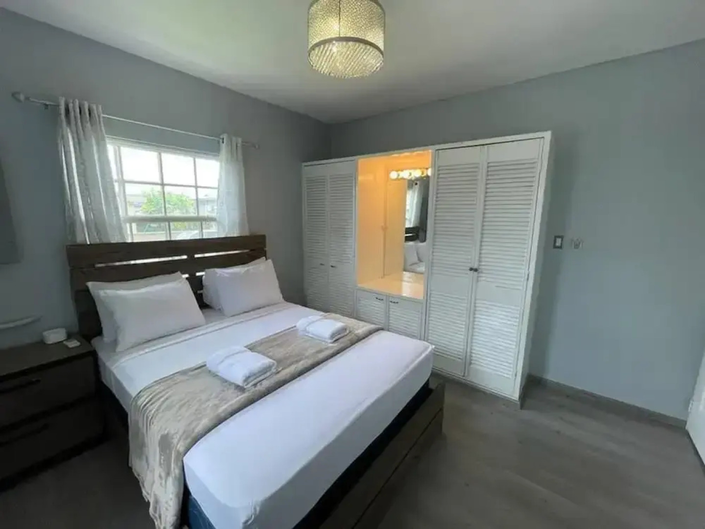 Pool and Jacuzzi Vacation Home