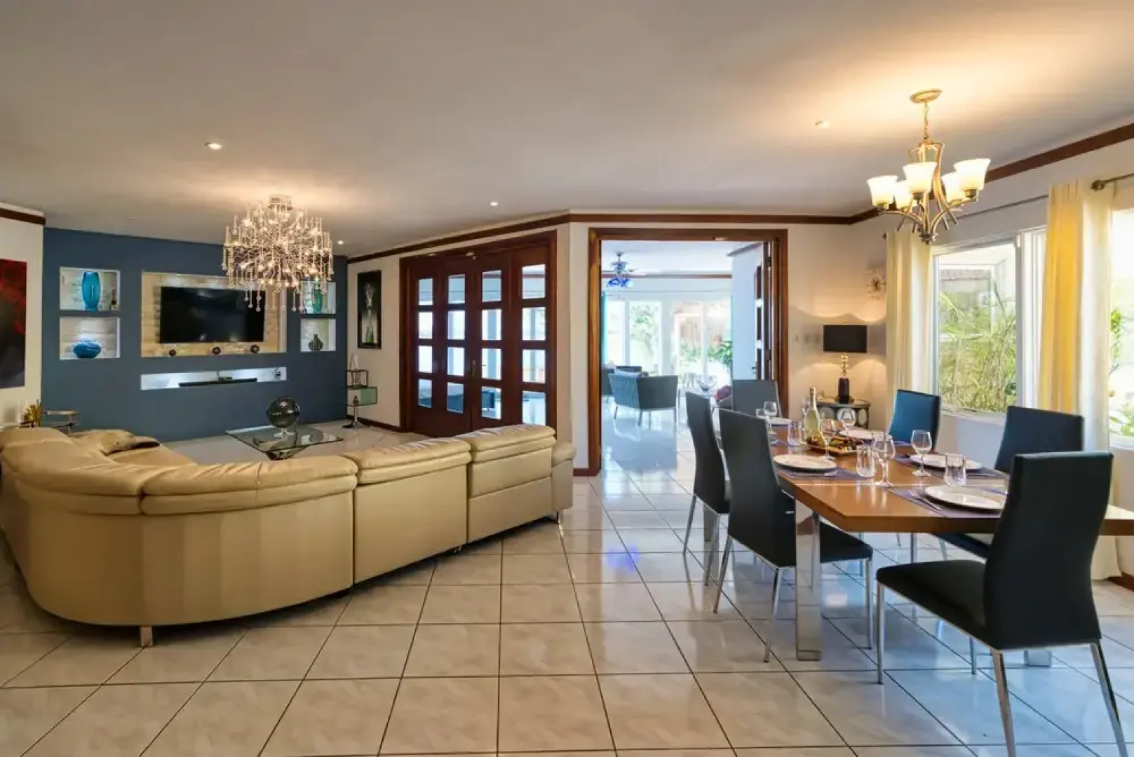 Private Beach Ocean Front Boat Dock Tiki Bar