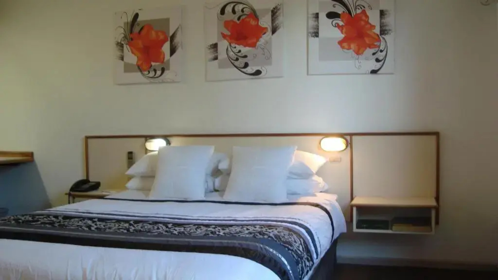 Country Comfort Gin Gin Wild Scotsman Motor Inn