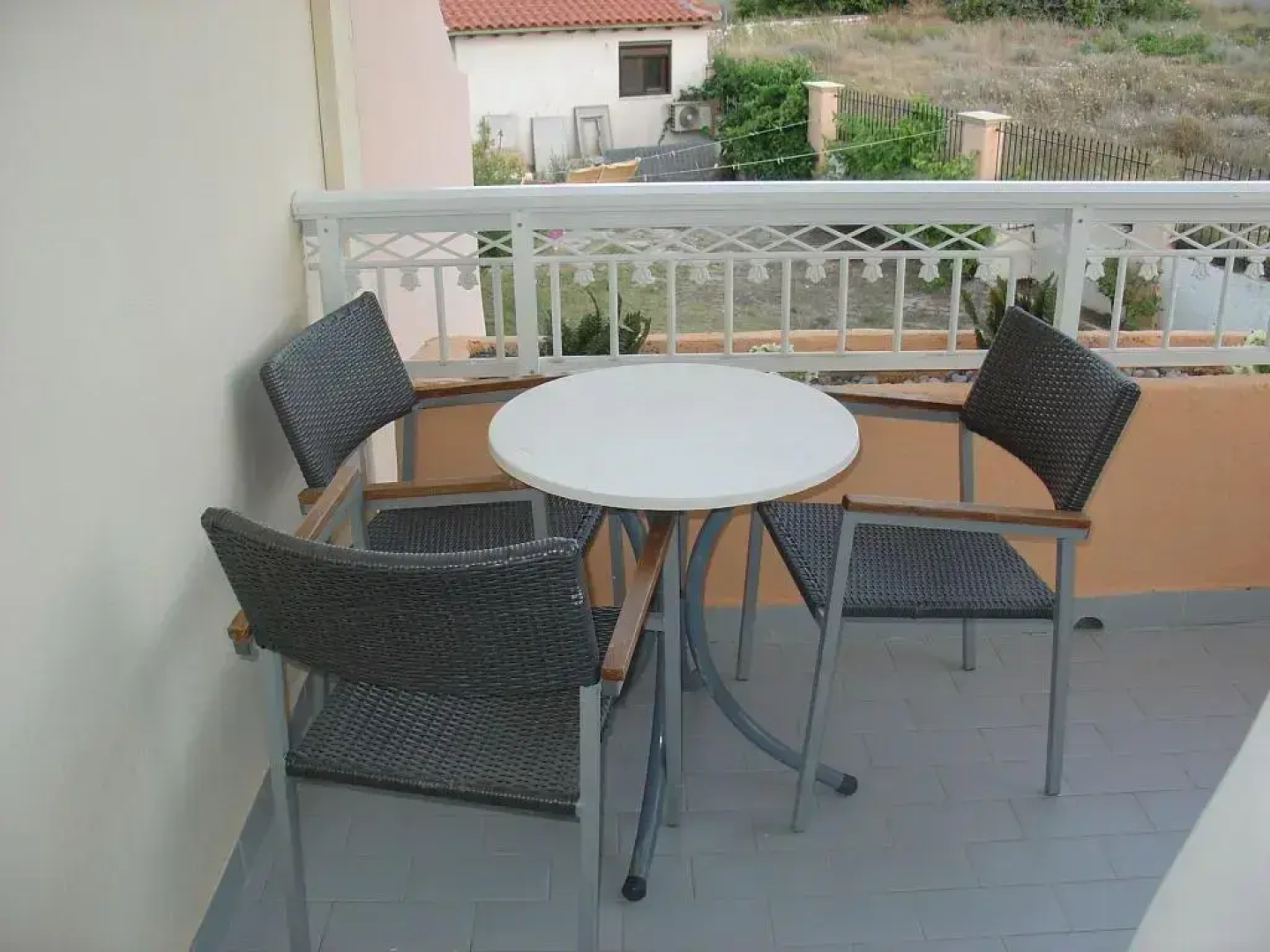Lyristis Dinos Studios & Apartments