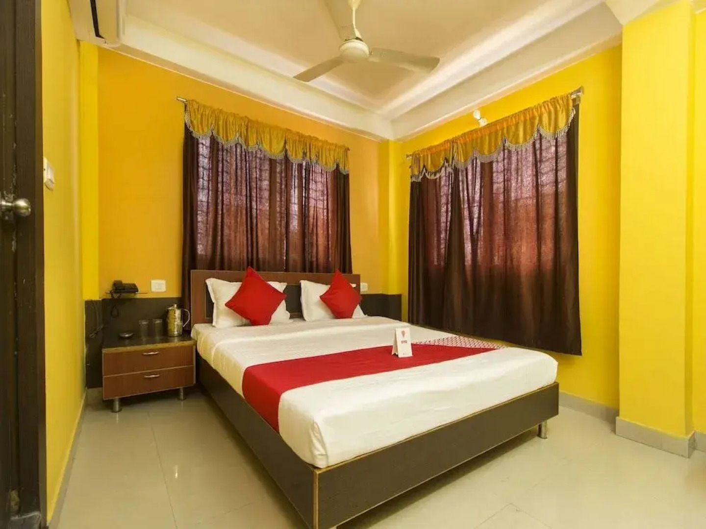 OYO 14200 Hotel Oasis