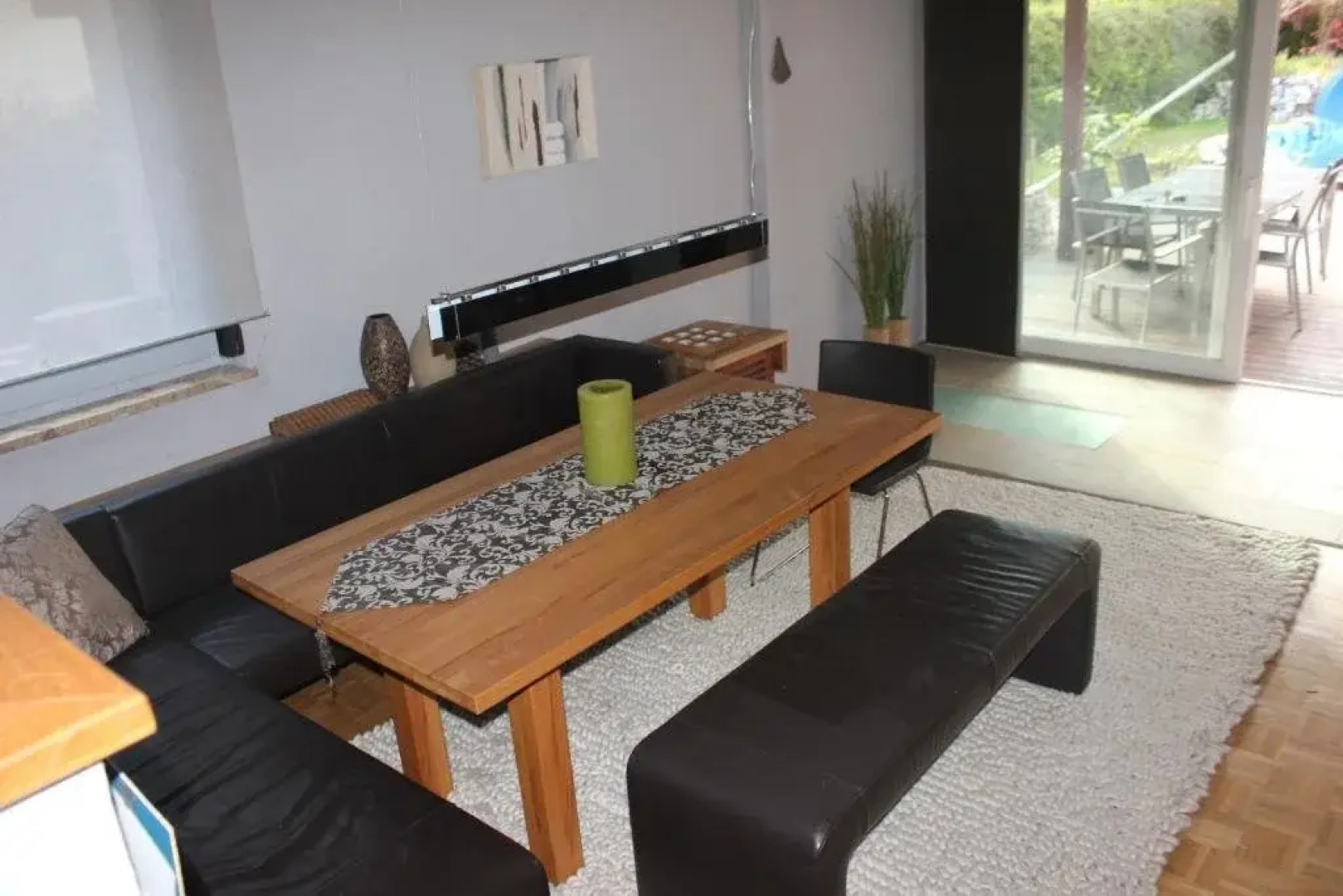 Haus mit Badeteich und Blick zum See