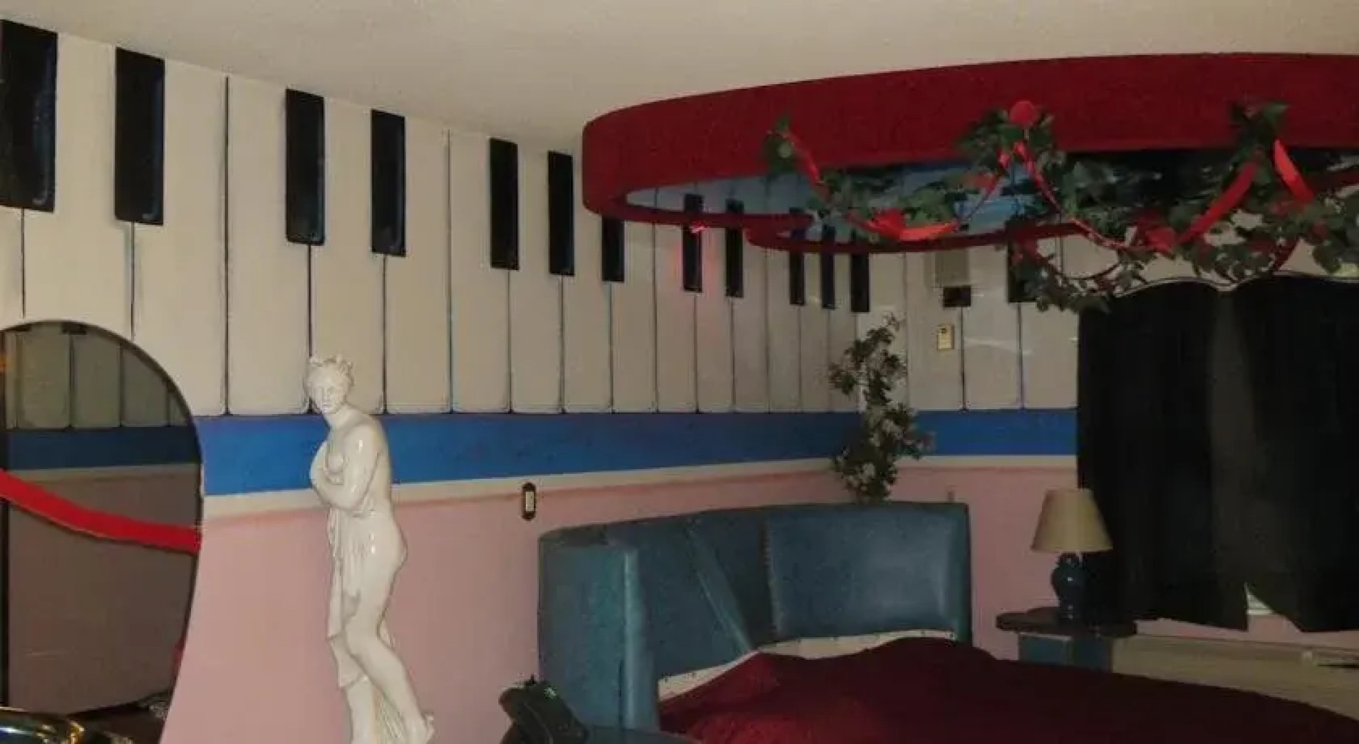 Hollywood Inn & Suites