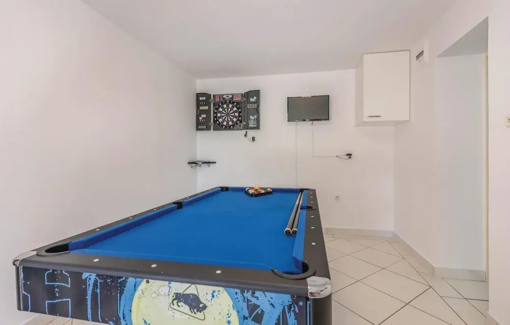 Amazing Home in Klimno With Wifi and 5 Bedrooms