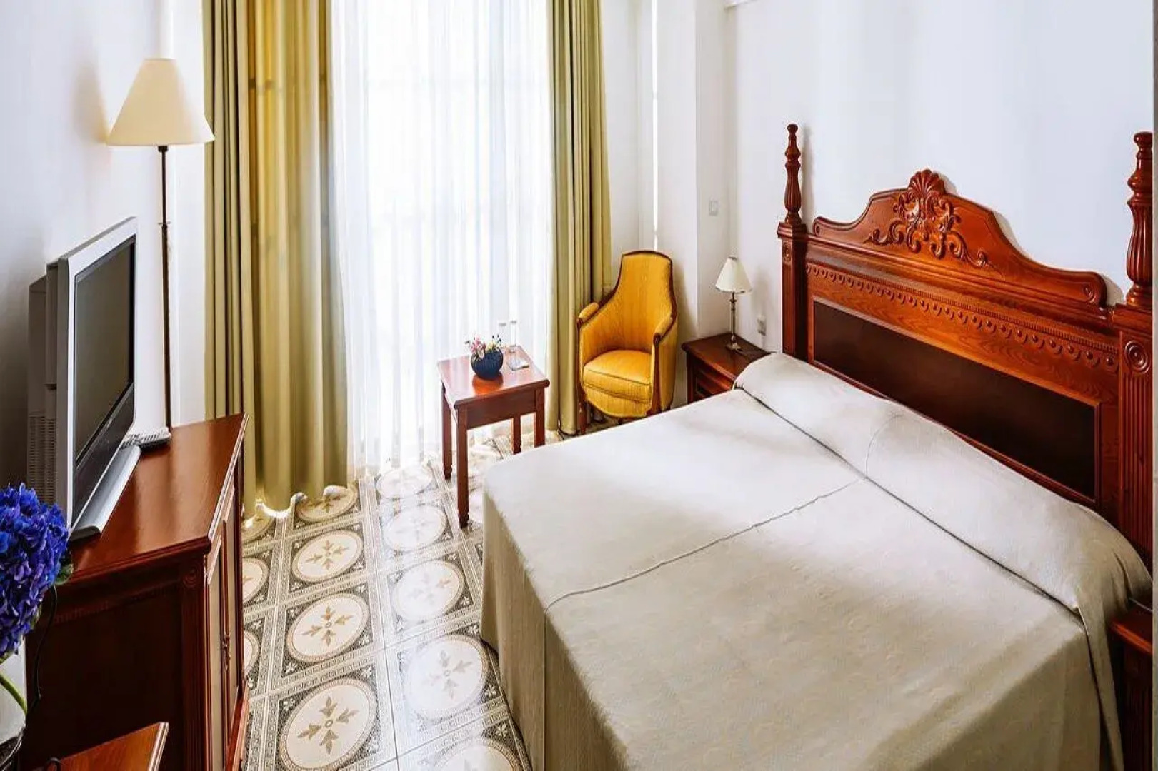 The Cliff Beach & SPA Hotel