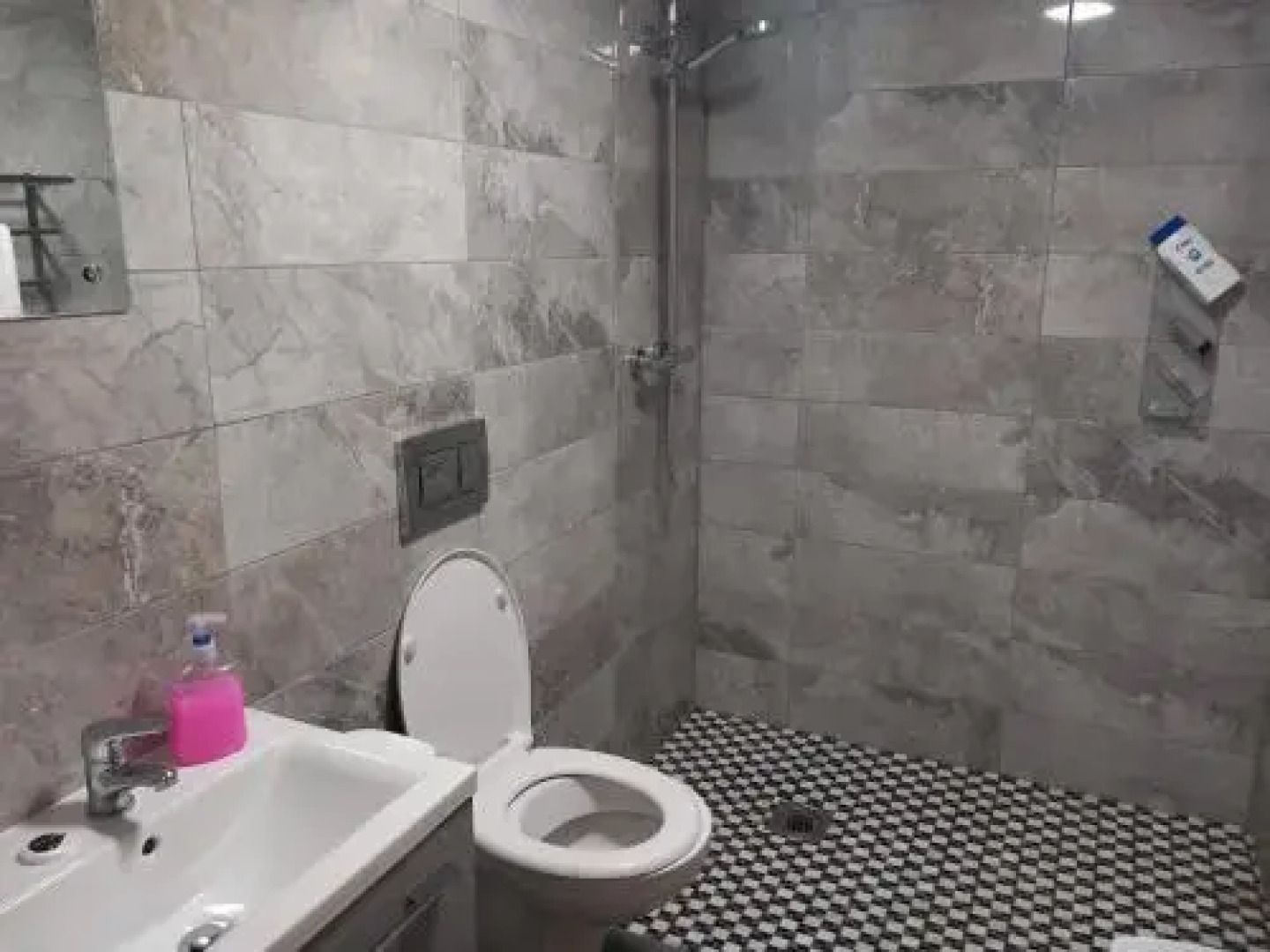 Mattys Pub & Apartments