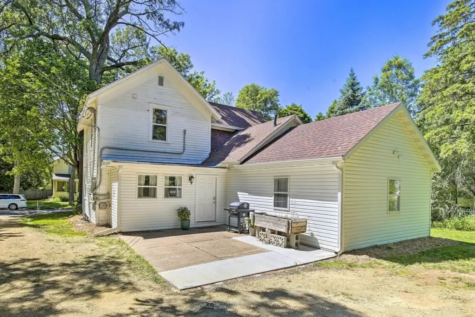 Family-friendly Menomonie Retreat: Walk to Town!