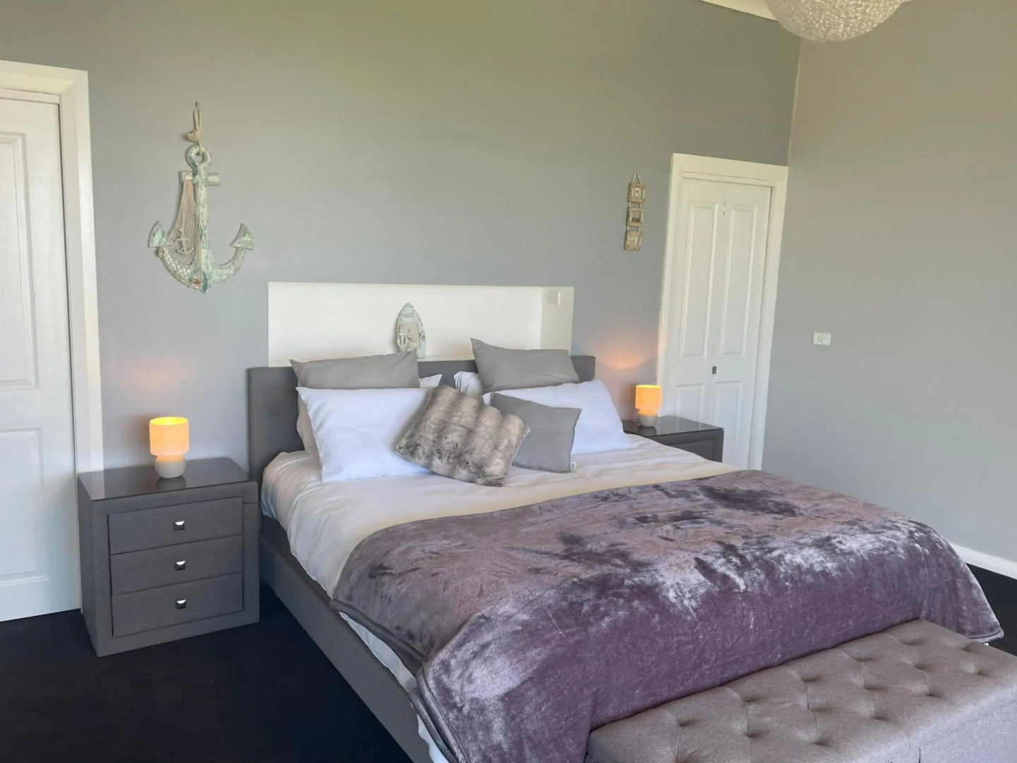 Luxurious Ocean front home, pets welcome, open fire large and spacious