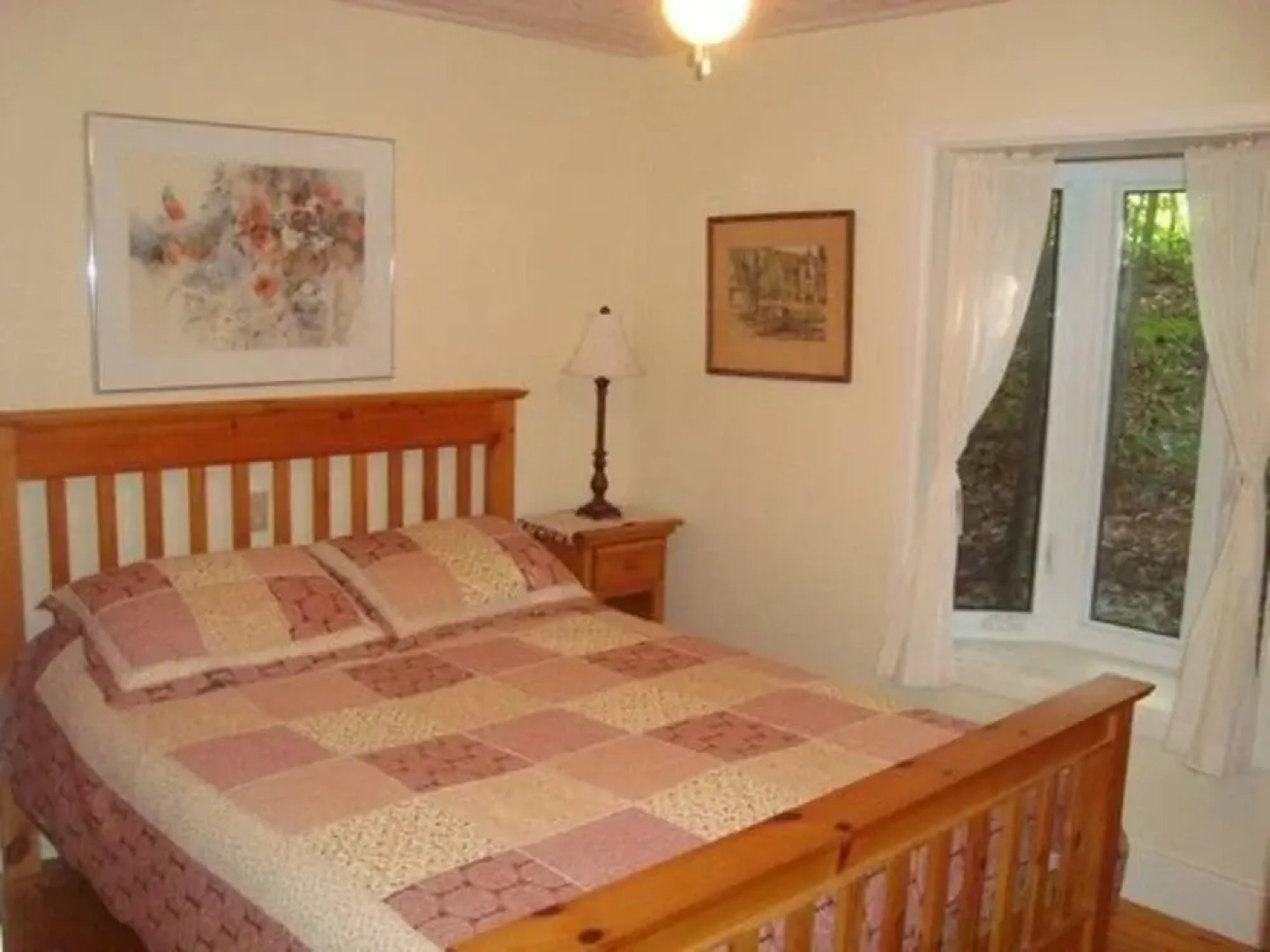 Westview~Beautiful 3 bedroom 1 bath cottage on Lake Rosseau