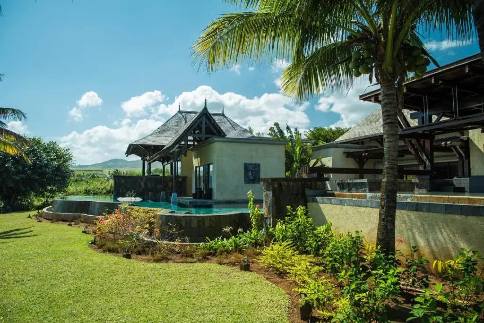 Villa Solara by Oazure