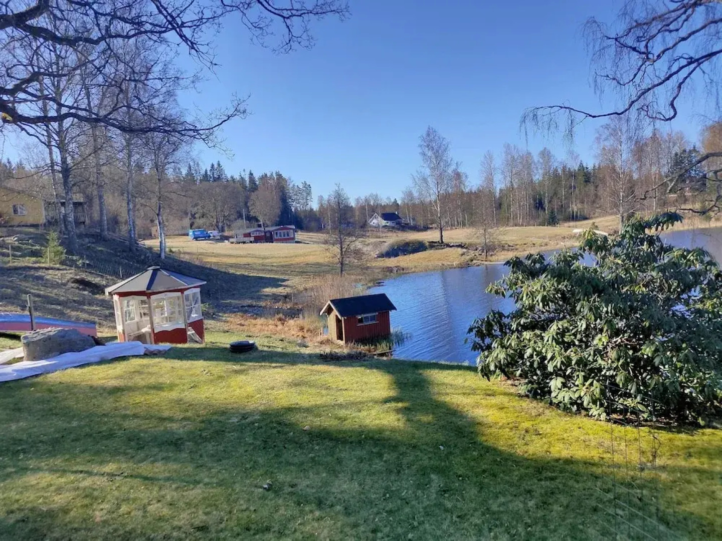 Charming 2-bed House at the Lake Close Gustavsfors