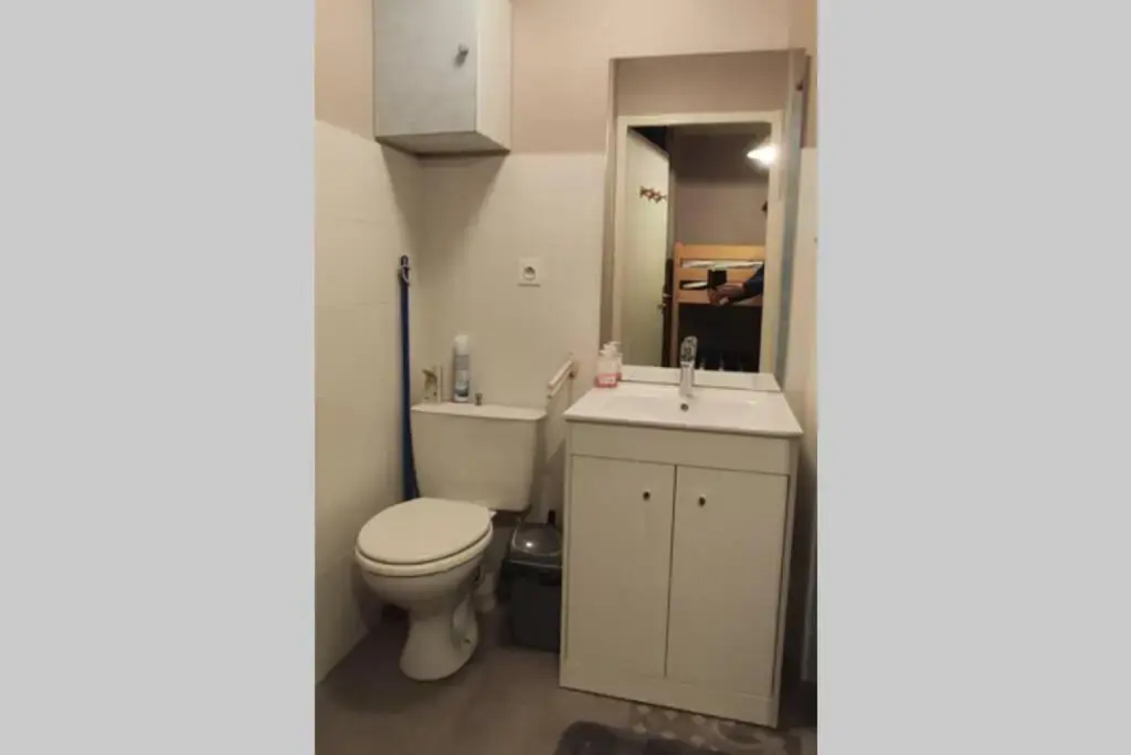 Studio meublé à 2 minutes à pied de la plage.