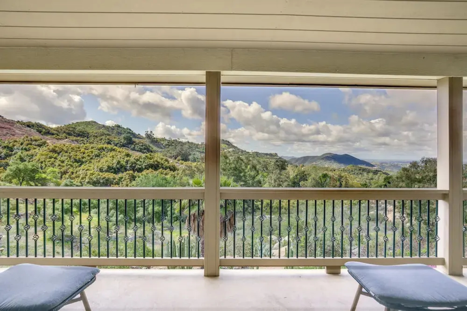 Hot Tub + Balcony: Rainbow Retreat Near Wineries!