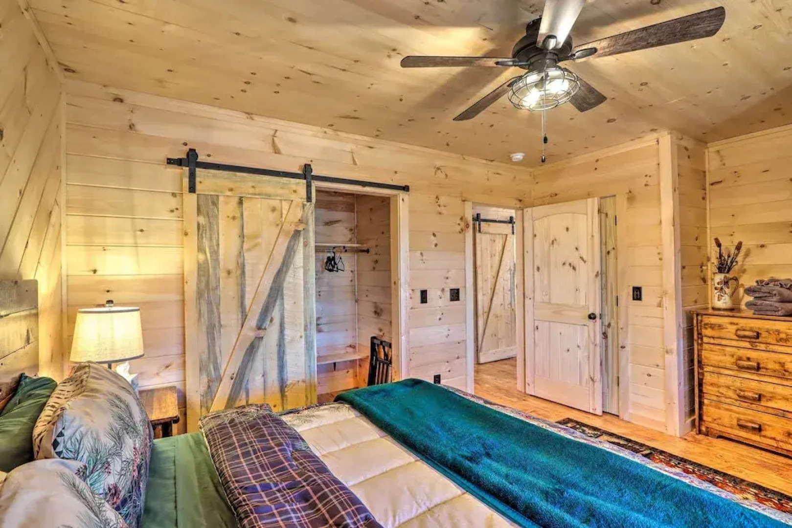 Luxury Cabin Vacation Rental in Mineral Bluff