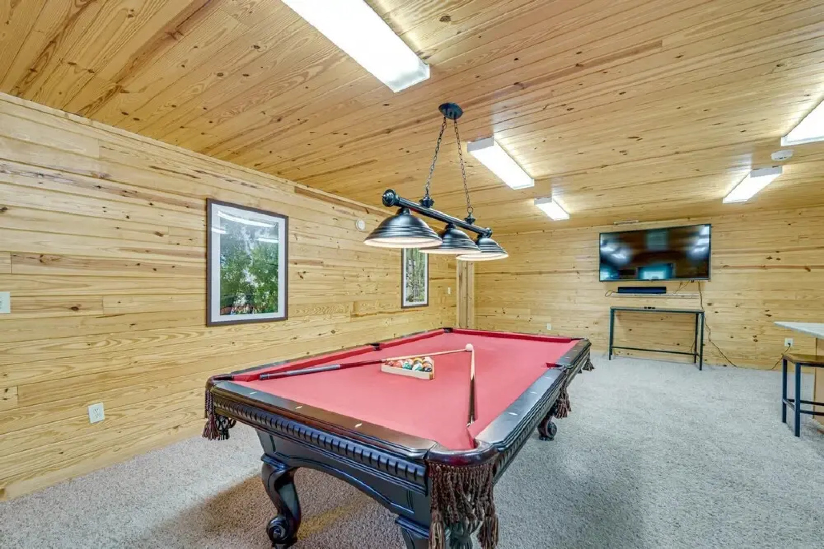 Sage Grass Retreat Wears Valley Cabin w Hot Tub Game Room Wraparound Deck