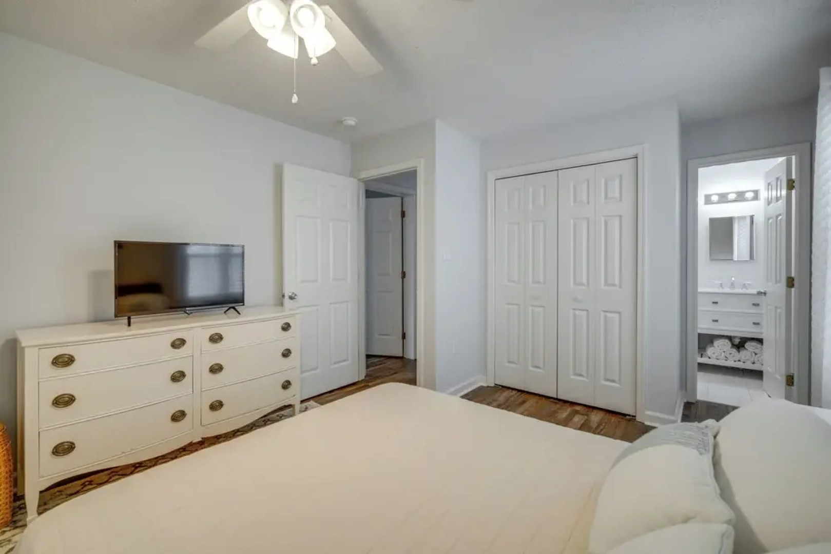 Pet-friendly Villas Vacation Rental: Walk to Bay