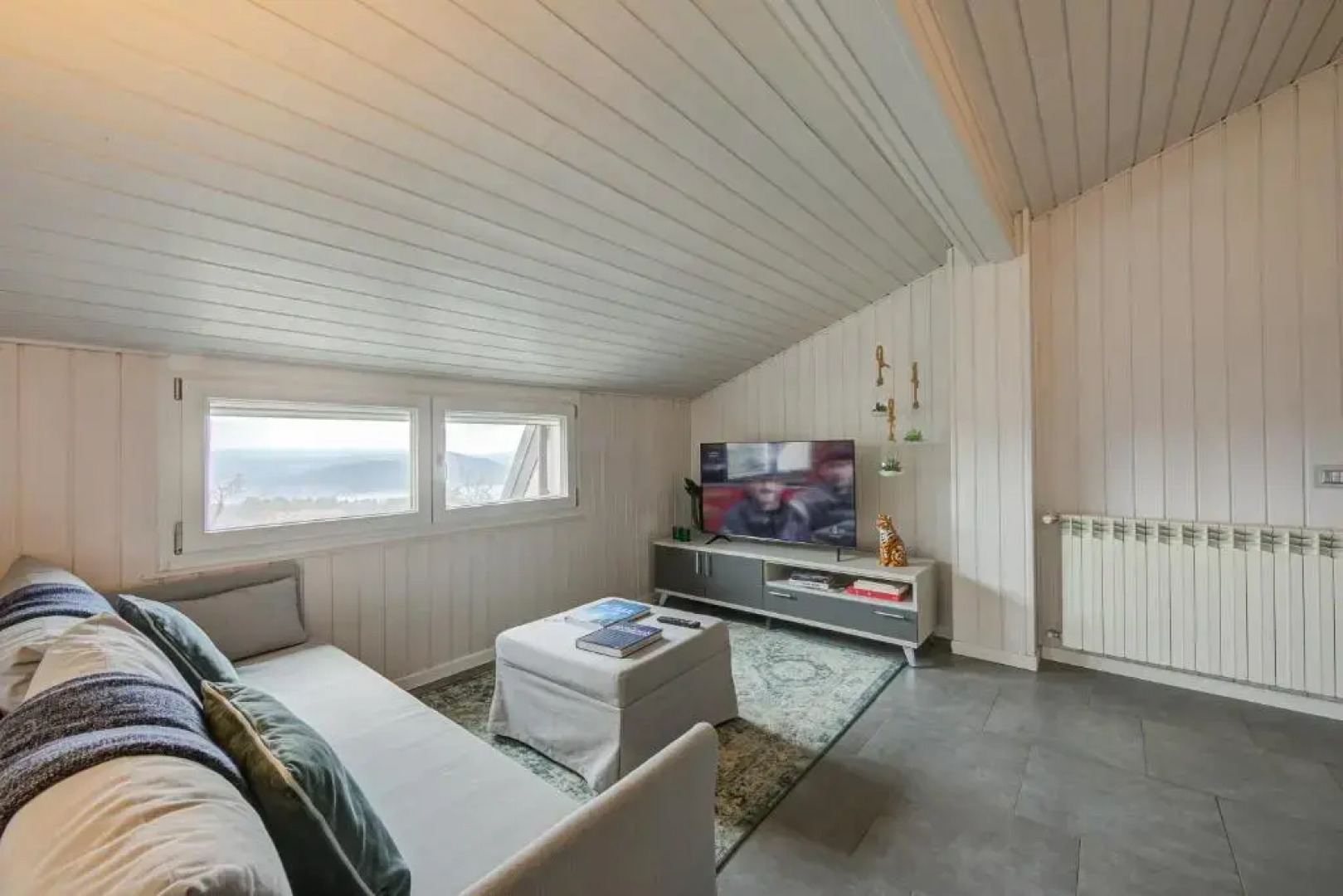 White Paradise Rooftop Stunning Lake View