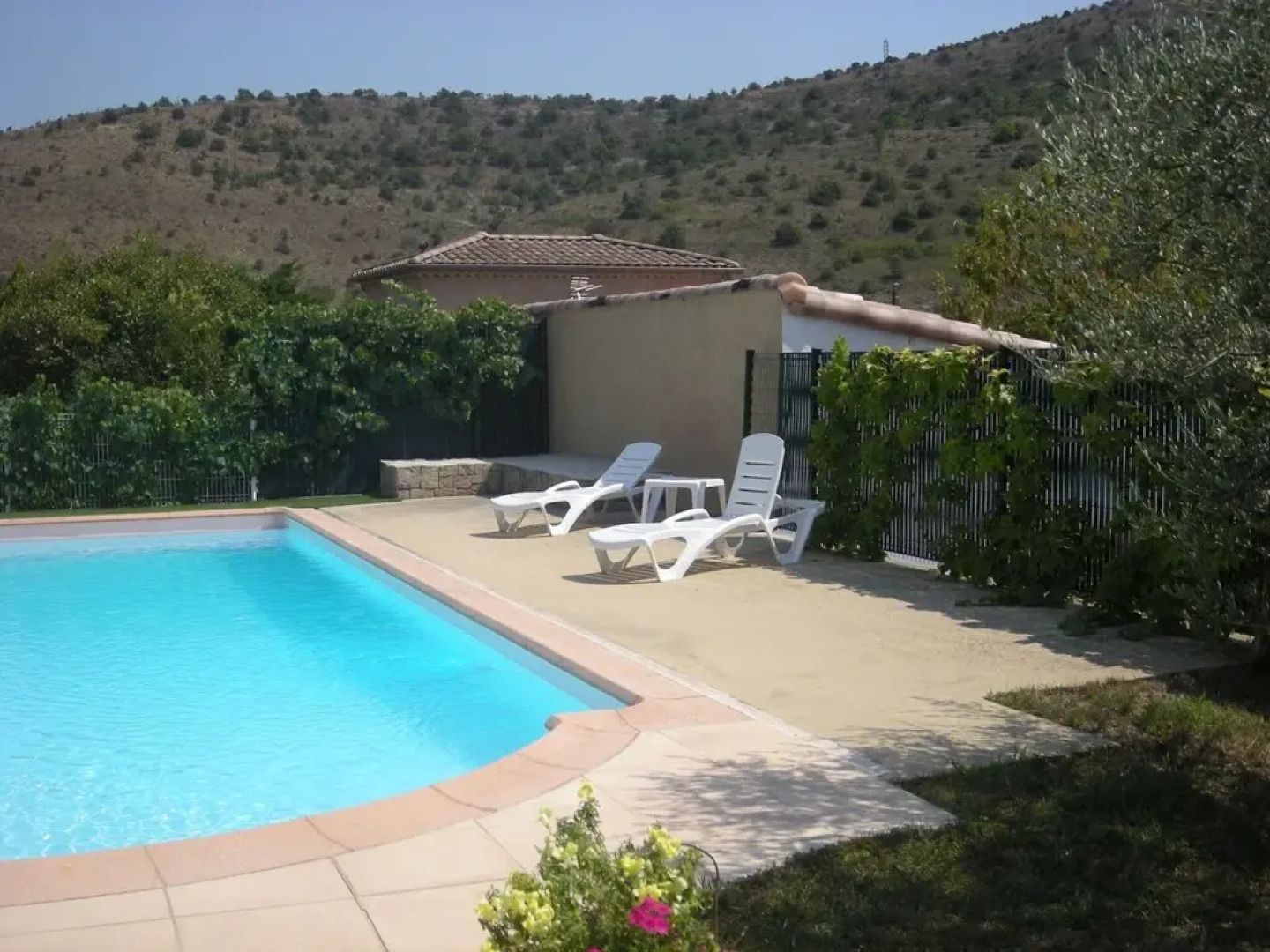 Cozy Holiday Home in Uzer with Swimming Pool