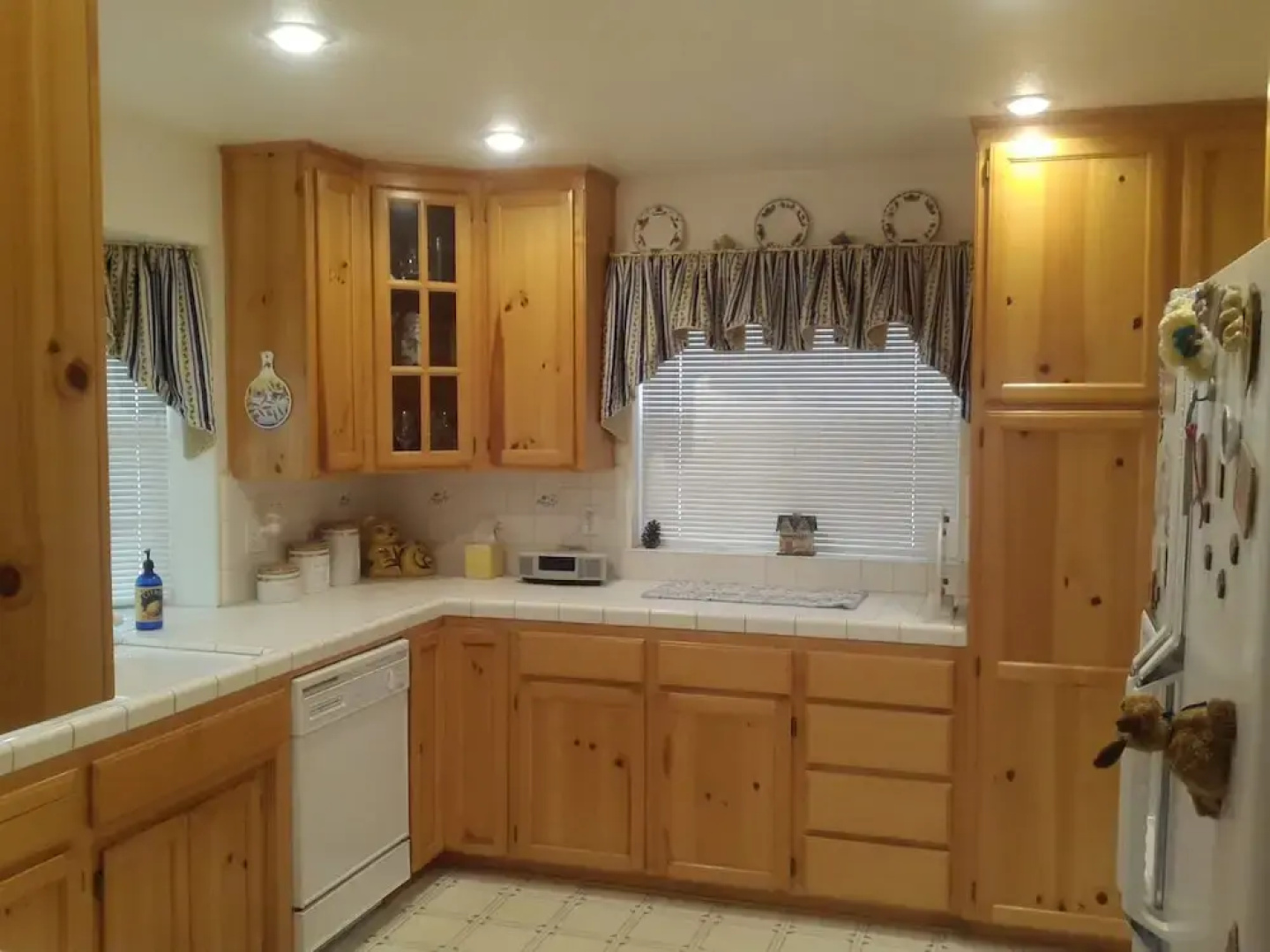 Farmhouse At The Lake 84 3 Bedroom Cabin by Redawning