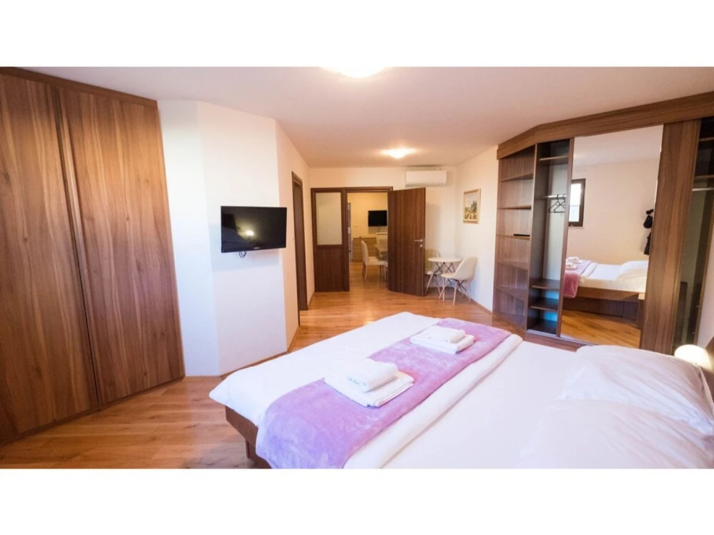 Villa With Private Pool and Garden Ideal for up to 12 Guest
