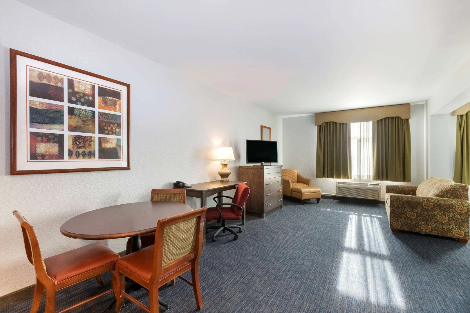 La Quinta Inn & Suites by Wyndham Omaha Airport Downtown