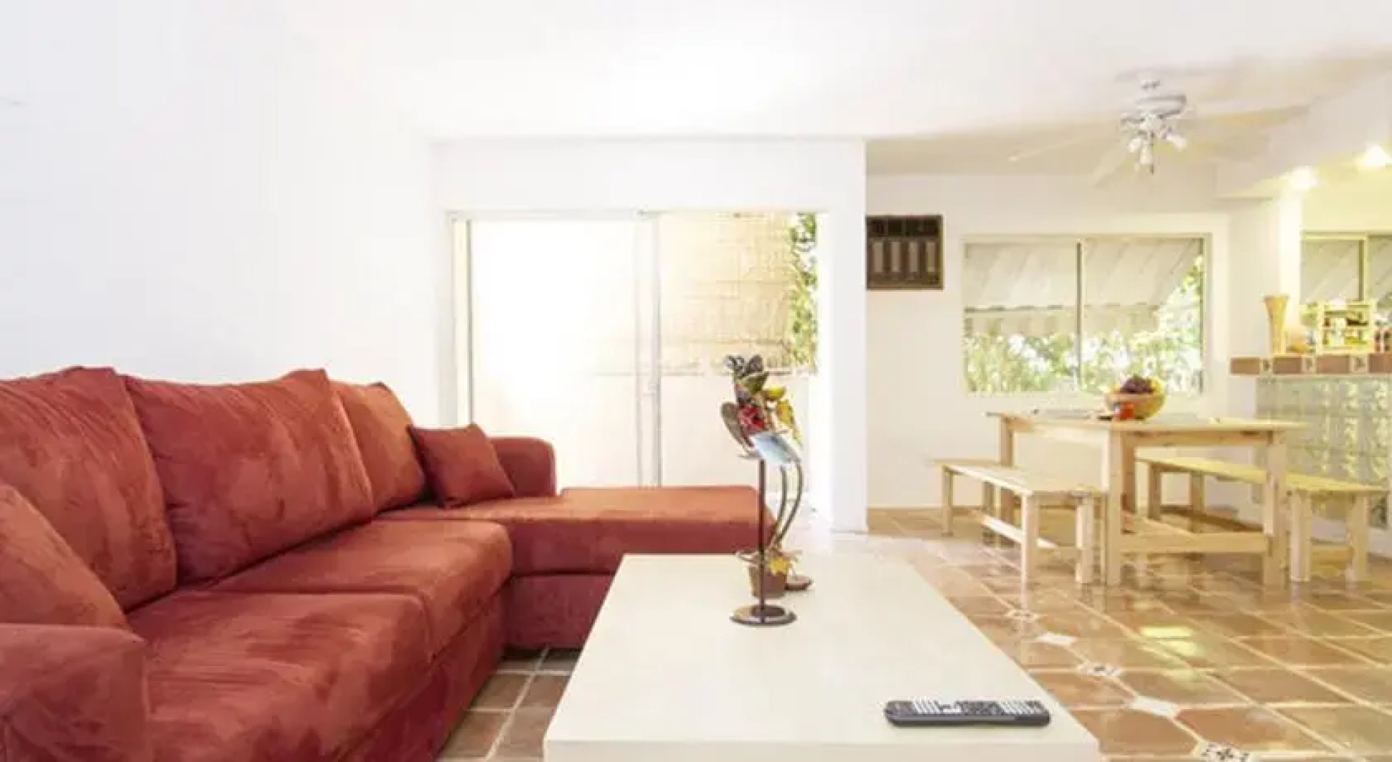 #6 Sunny Flat 3BR Melrose Ave