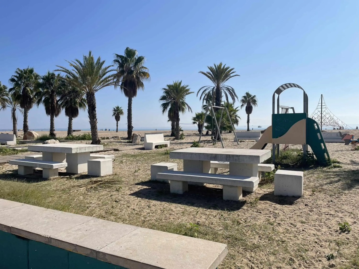 Apart Port Arenal con terraza y piscina