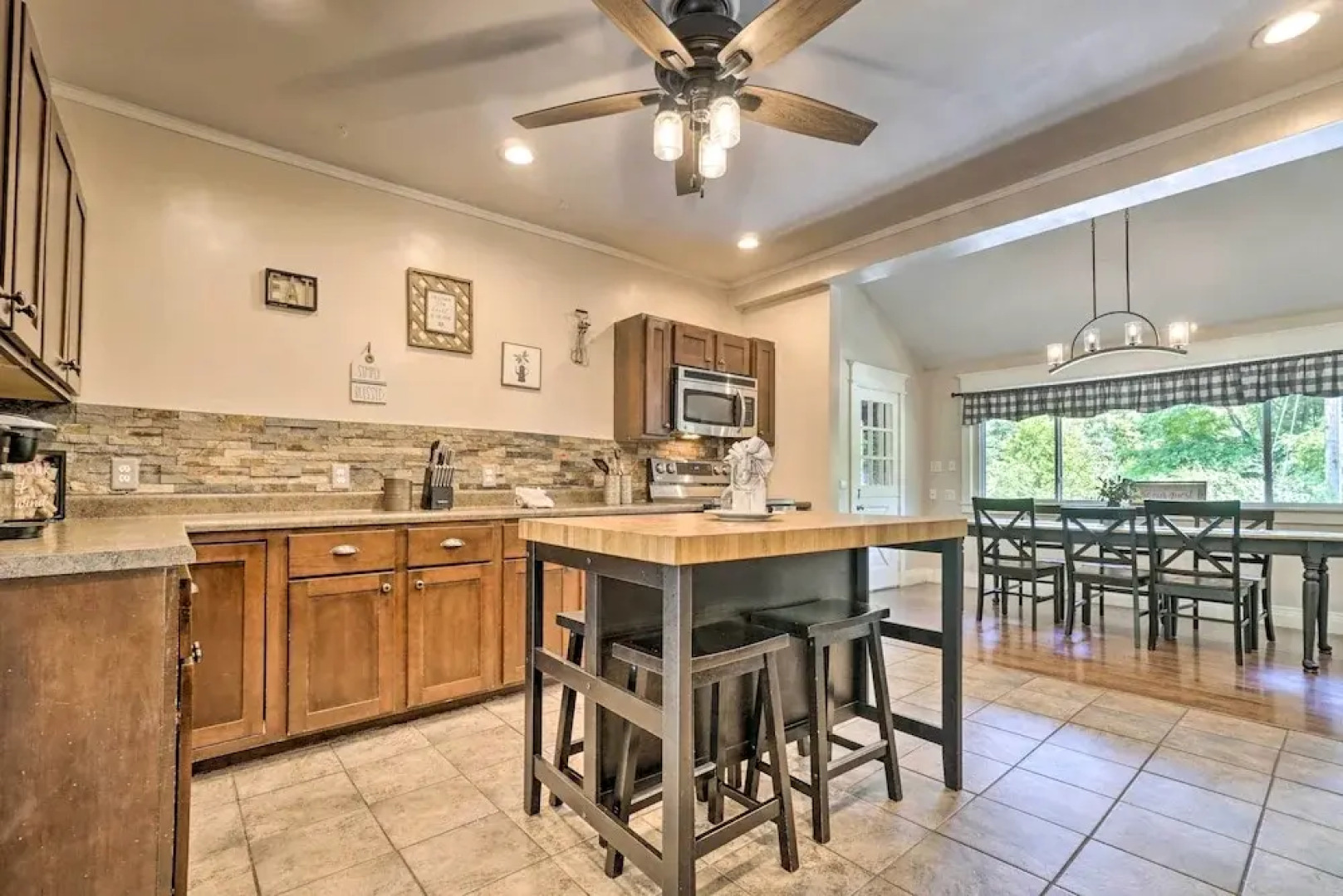 Quiet Rockbridge Cottage ~ 4 Mi to Hocking Hills!