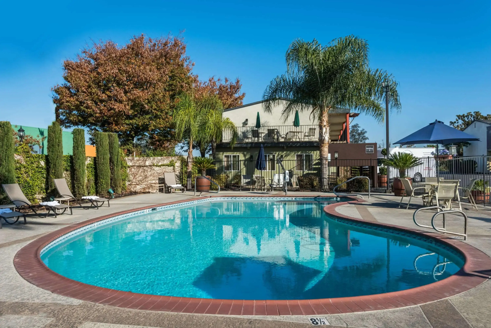 Days Inn & Suites by Wyndham Lodi