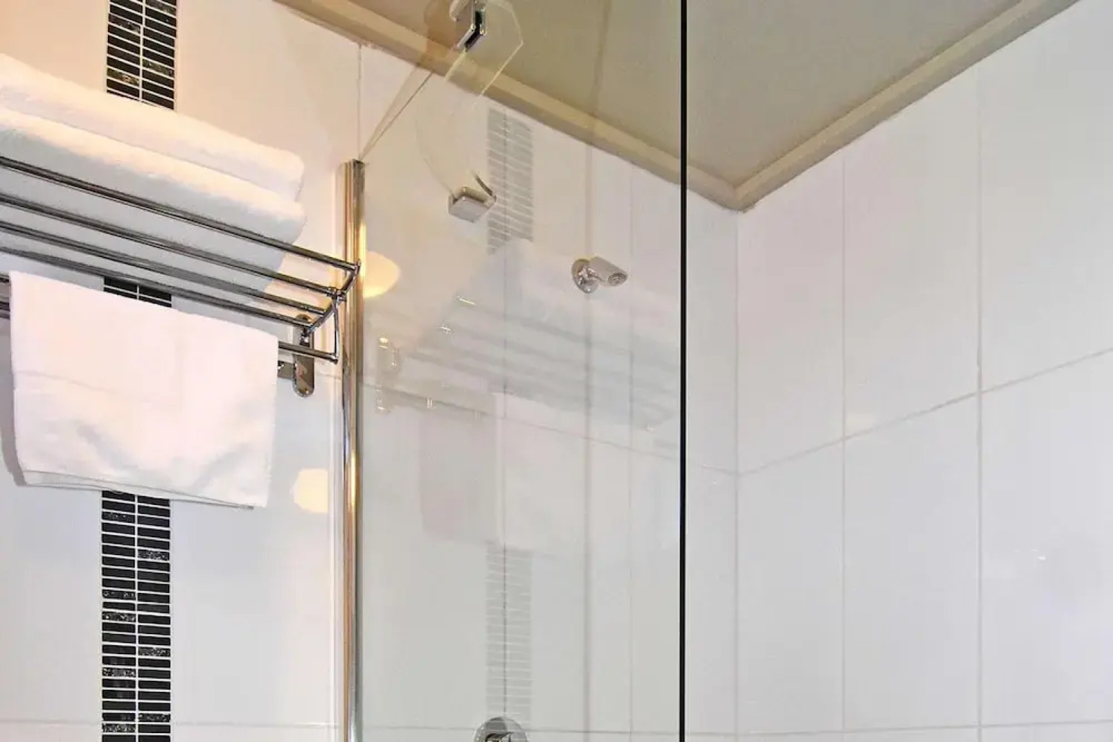 Comfort Inn Main Lead